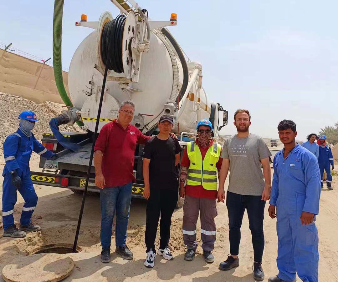 Camión cisterna de vacío ISUZU en Emiratos Árabes Unidos