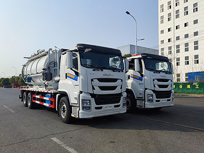 Un camión de vacío con chorro de agua de ISUZU llegó a los Emiratos Árabes Unidos.