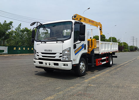 Un camión Isuzu ELF de 190 CV con grúa de 3,2 toneladas llega a Etiopía