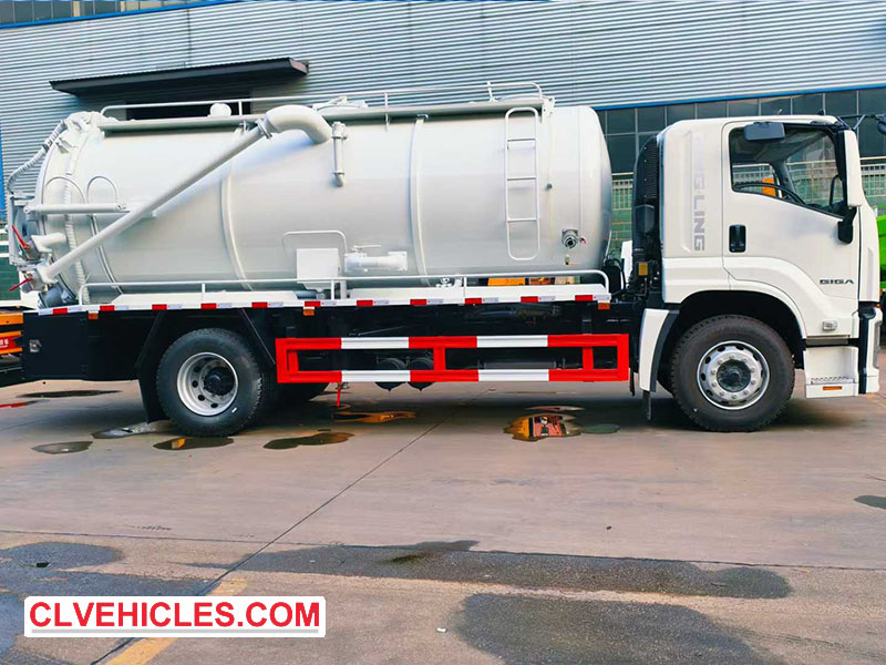 ISUZU vacuum suction truck
