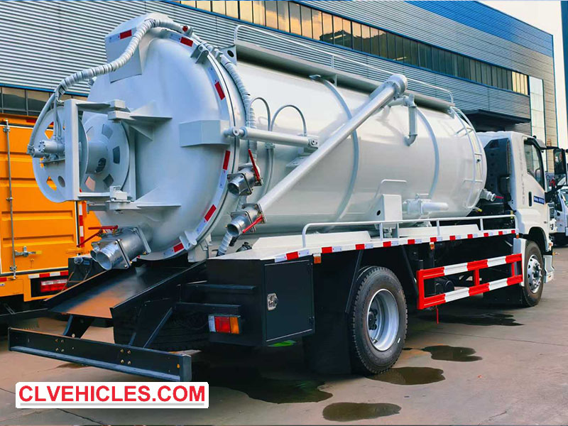 ISUZU vacuum tanker truck