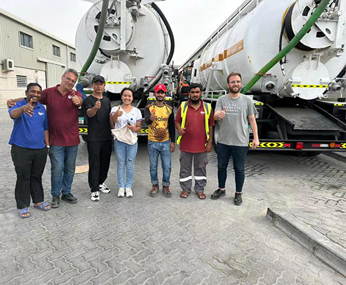 Camión cisterna de vacío ISUZU en Emiratos Árabes Unidos